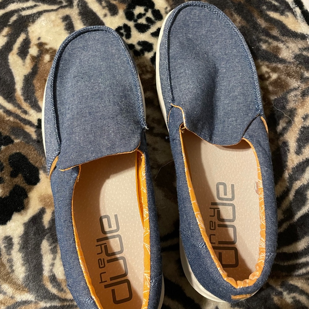 New women’s size 8 hey dude shoes